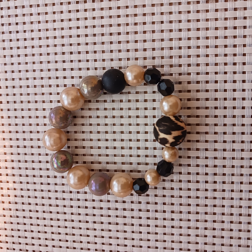 Elegant Black and Gold Beaded Bracelet